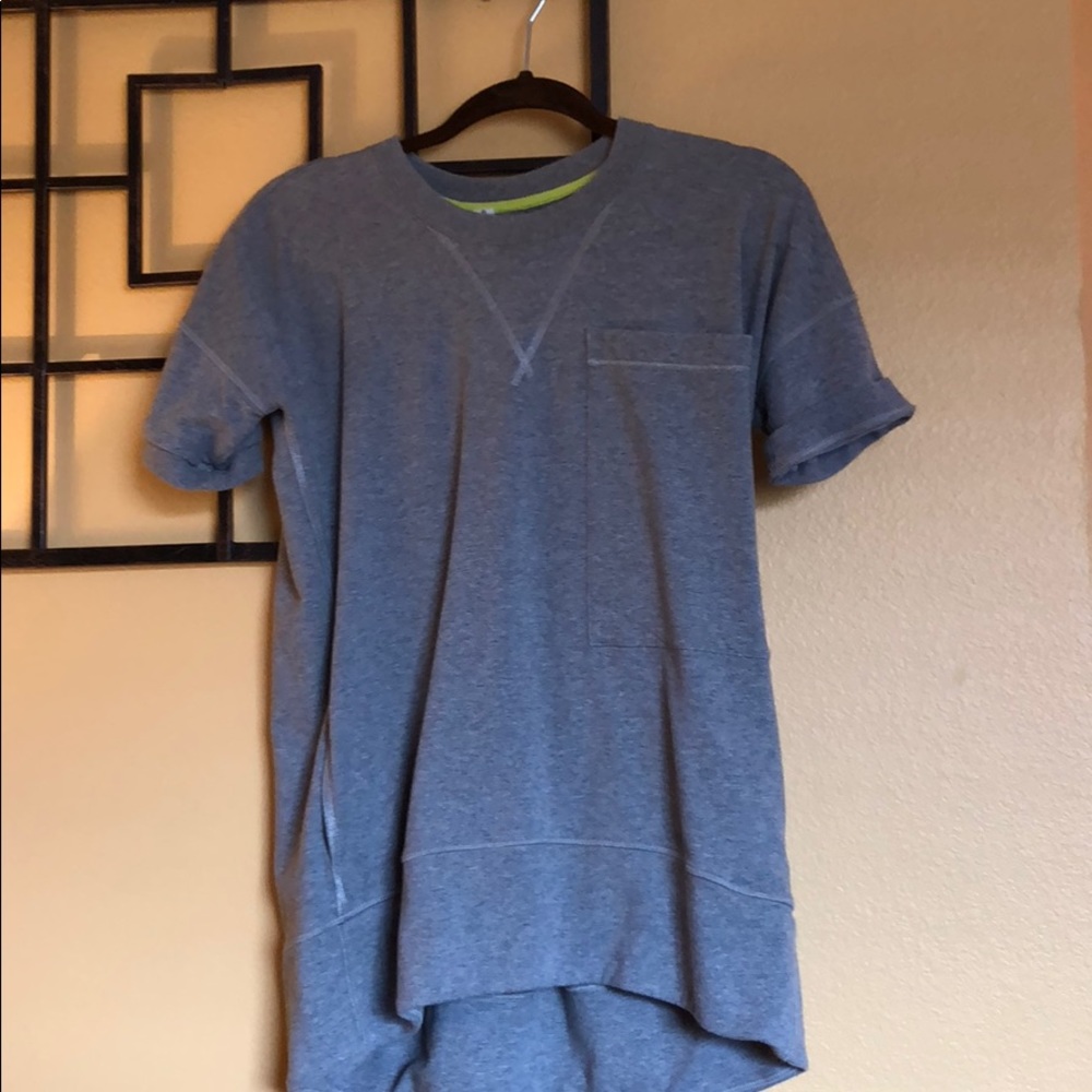 Short-sleeve sweater top